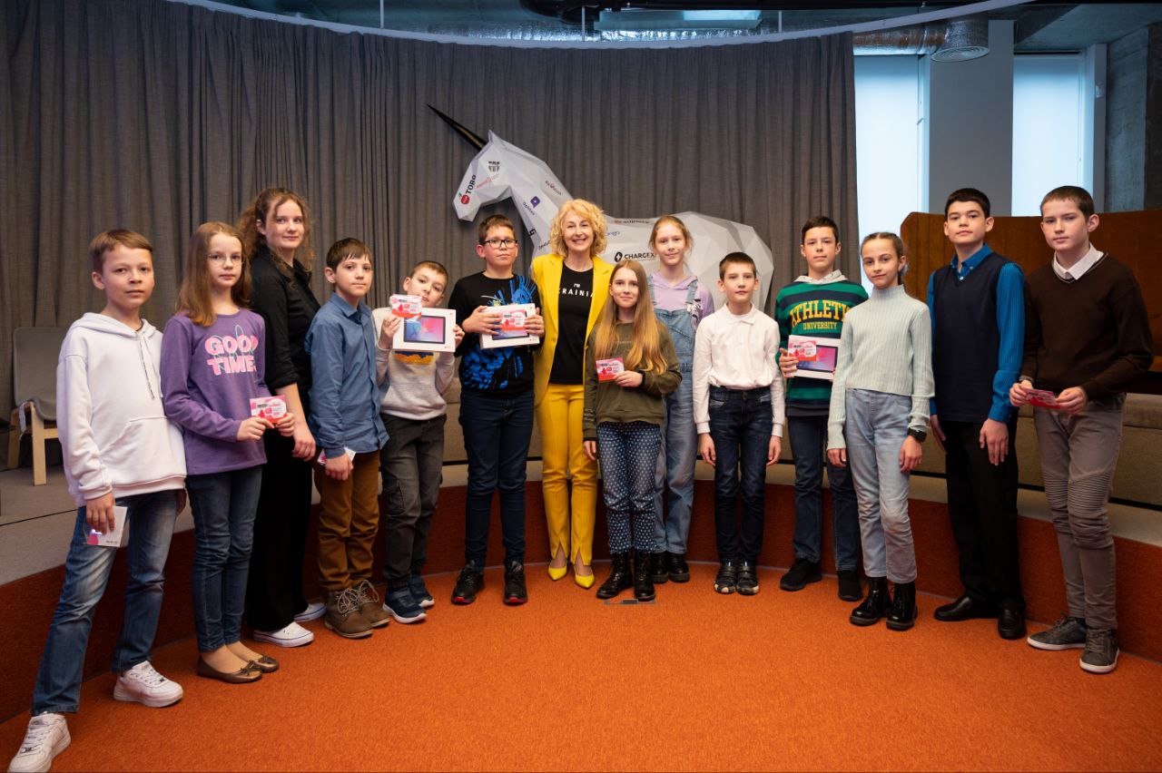 Provided access to the GIOS platform for students from 30+ countries and across Ukraine as part of the PlayMath project.